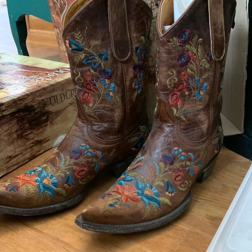 Size 7.5 Old Gringo boots without box, unsure of model, in good condition